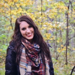 Meet your Posher, Caitlyn